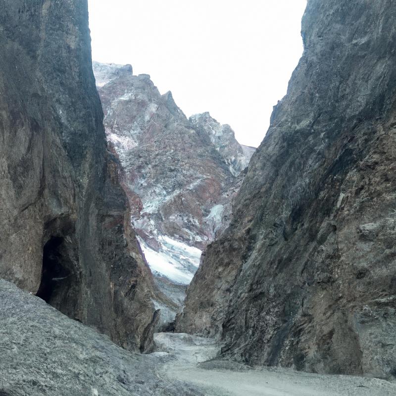 Himaláje skrývají tunel vedoucí do nitra hory. Živý se ještě nikdo nevrátil. - foto 3