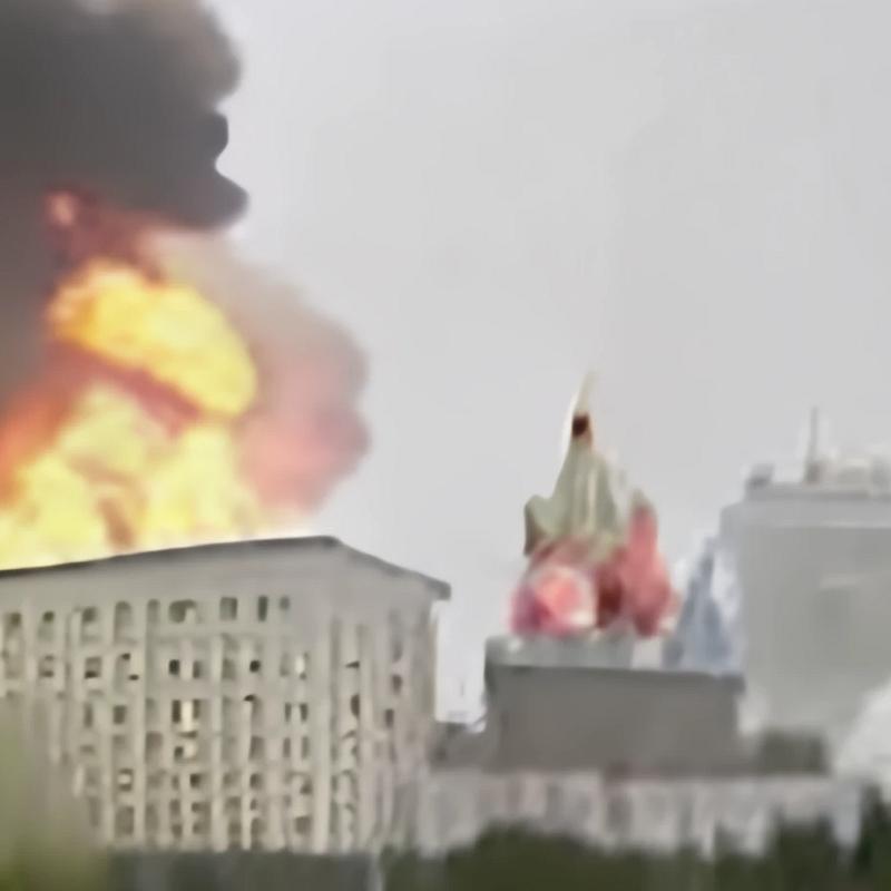 Šílené, Rusko v plamenech, po včerejším výbuchu je Moskva stále v plamenech, příčina je pořád neznámá. - foto 2